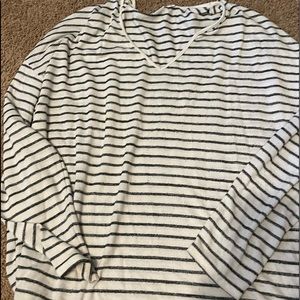 Gap black and white top